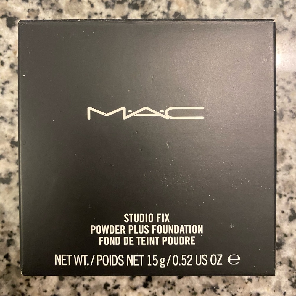 MAC Studio Fix Powder Plus Foundation NC42